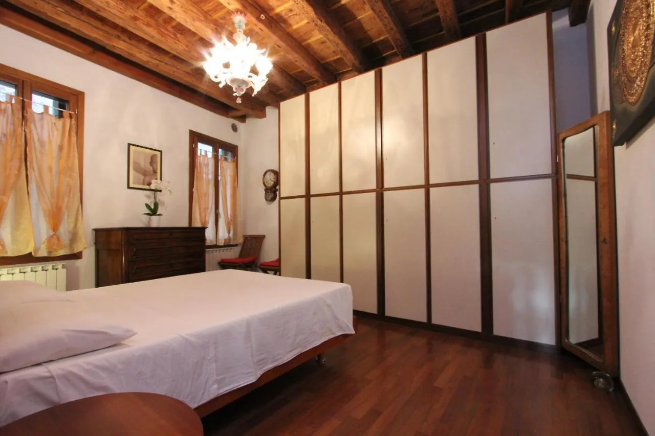 City Apartments Biennale Venecia 0*,